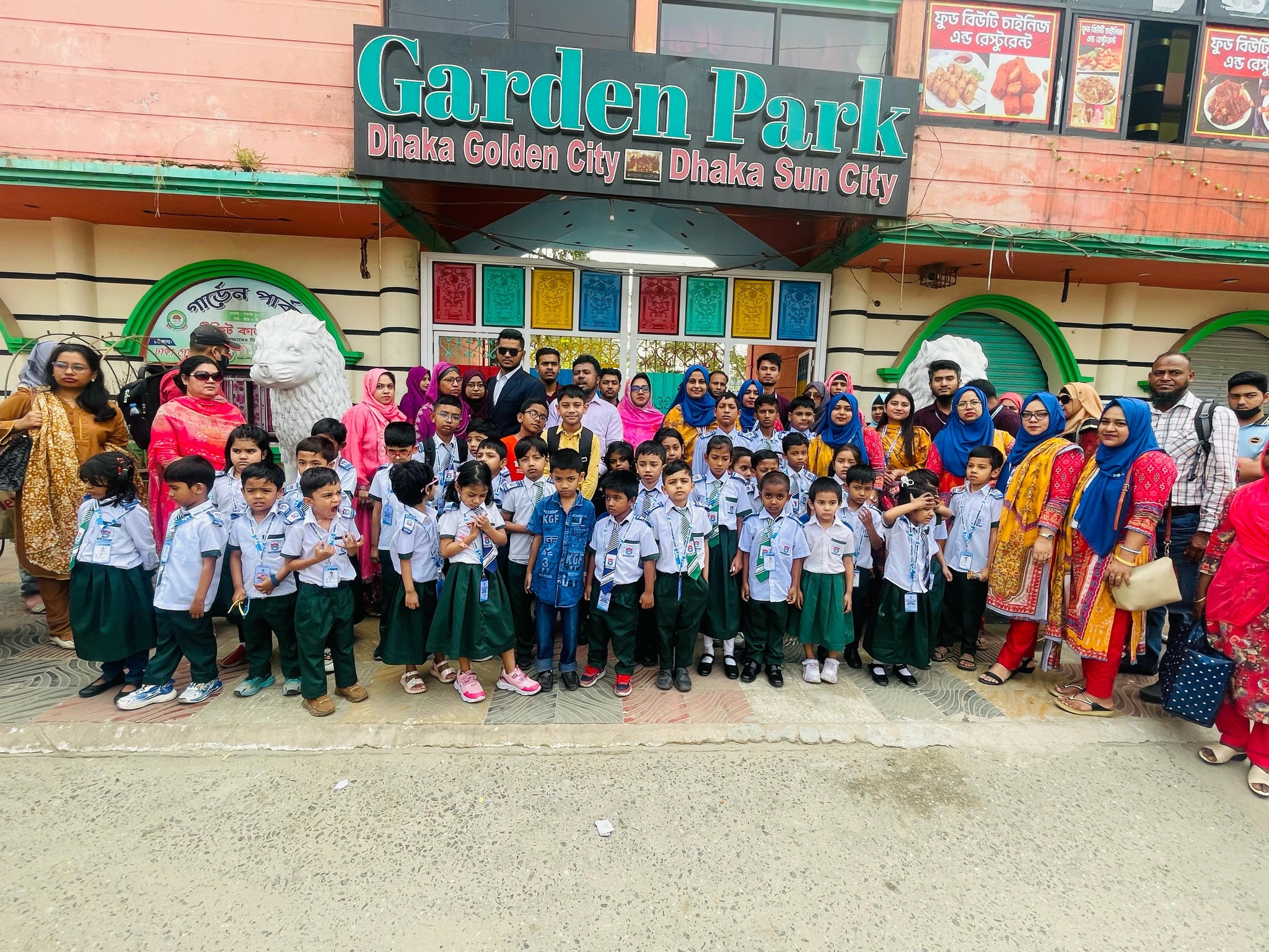 Students at community cleanup