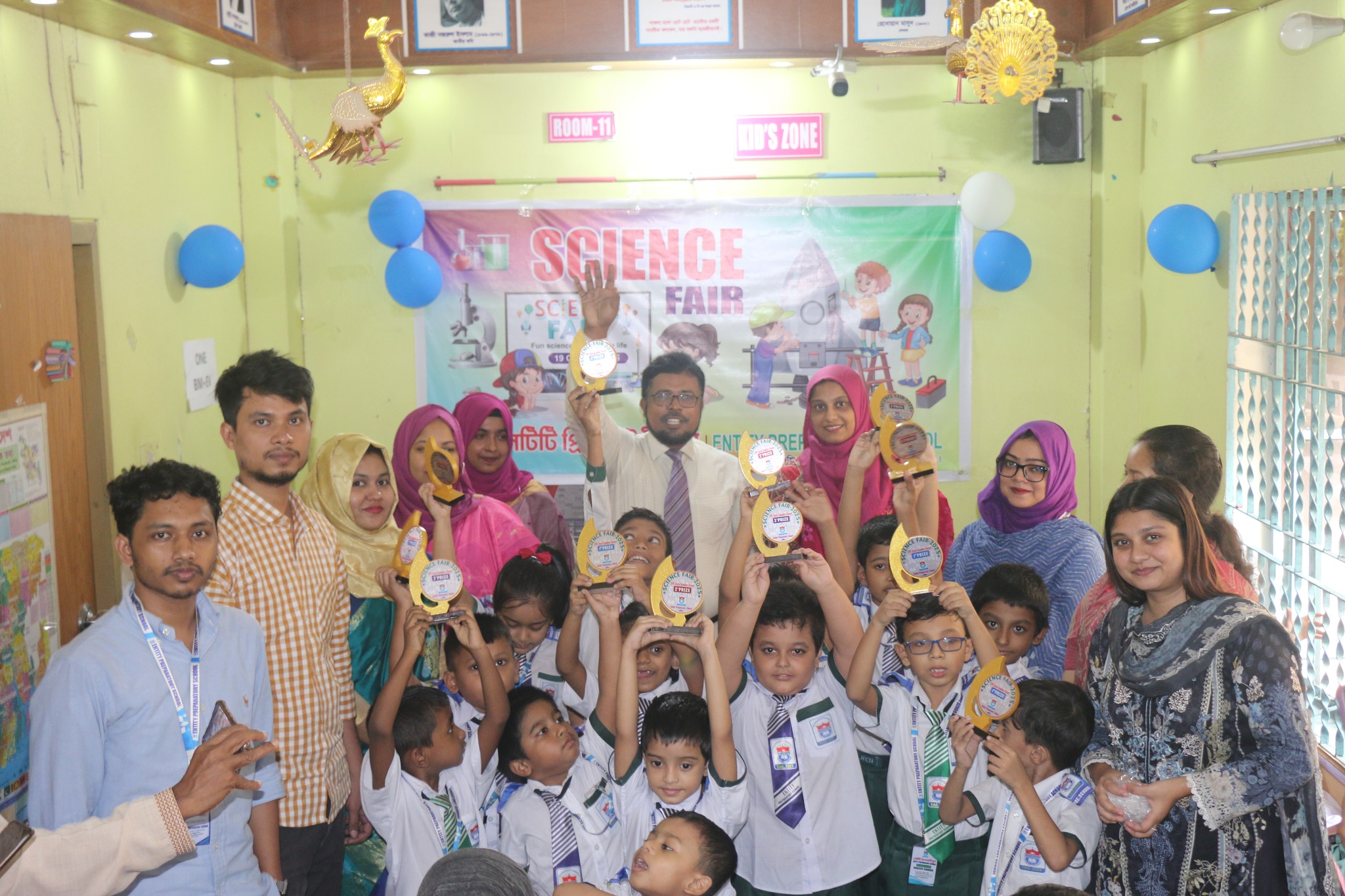 Student explaining science project